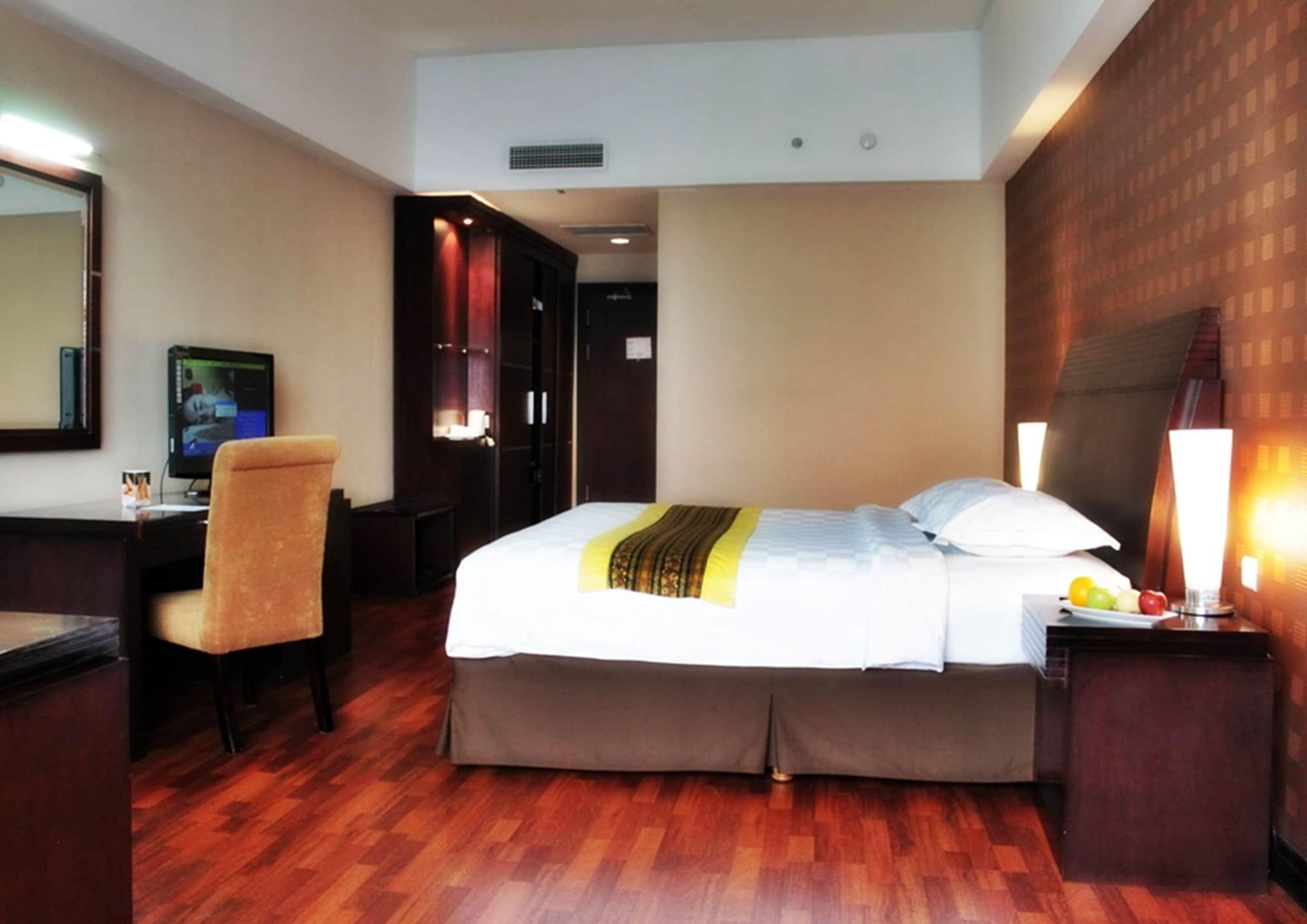 Grand Elite Hotel פקאנבארו מראה חיצוני תמונה