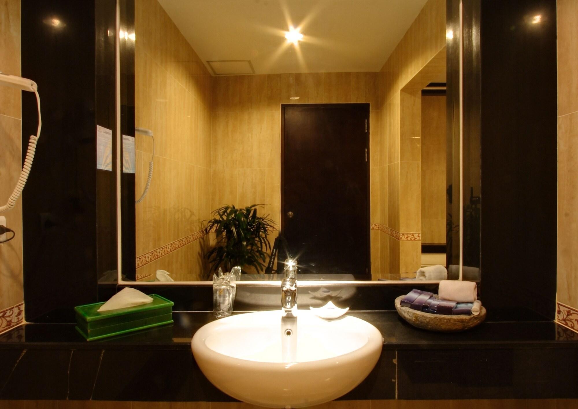 Grand Elite Hotel פקאנבארו מראה חיצוני תמונה