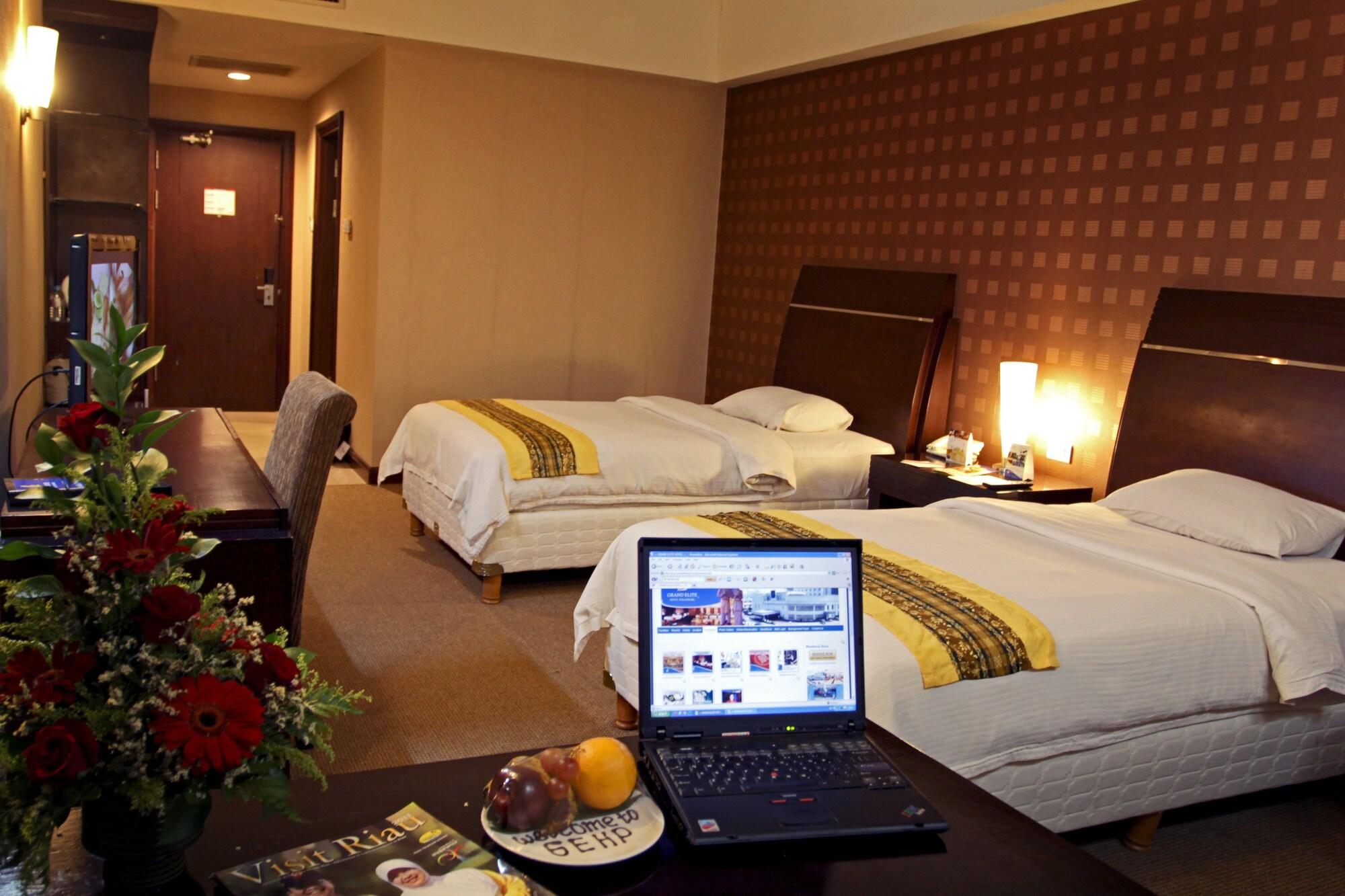 Grand Elite Hotel פקאנבארו מראה חיצוני תמונה