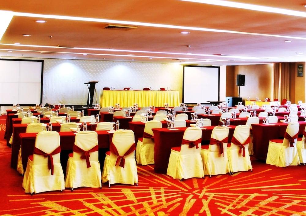 Grand Elite Hotel פקאנבארו מראה חיצוני תמונה