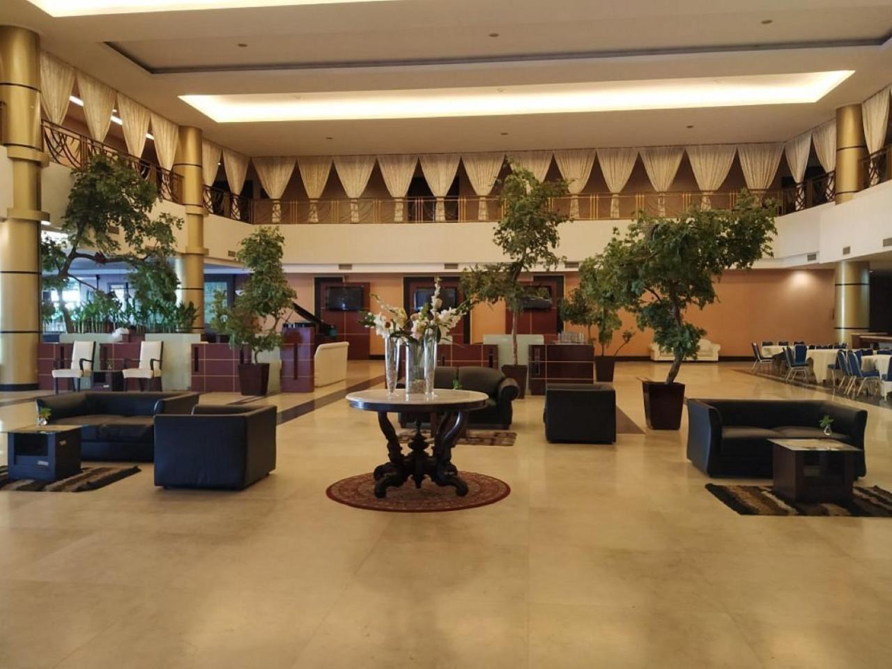 Grand Elite Hotel פקאנבארו מראה חיצוני תמונה