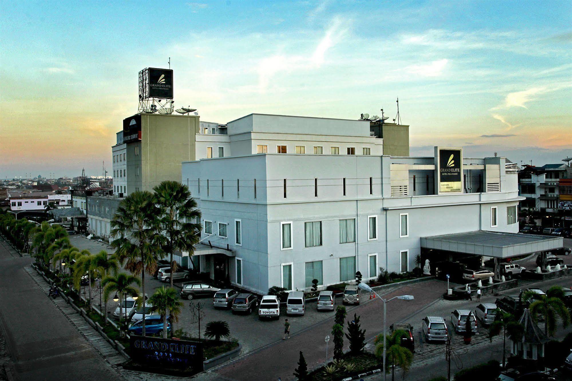 Grand Elite Hotel פקאנבארו מראה חיצוני תמונה